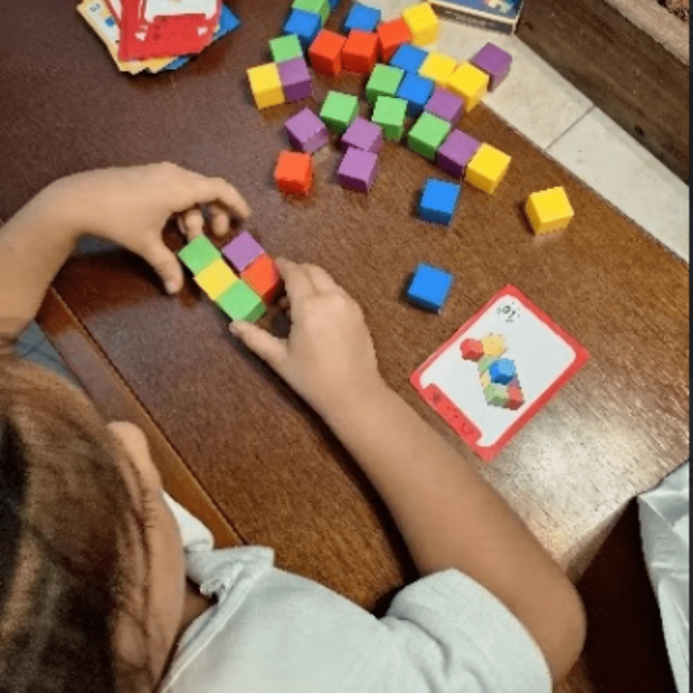 פאזל קוביות מונטסורי - משחק לפיתוח חשיבה מרחבית