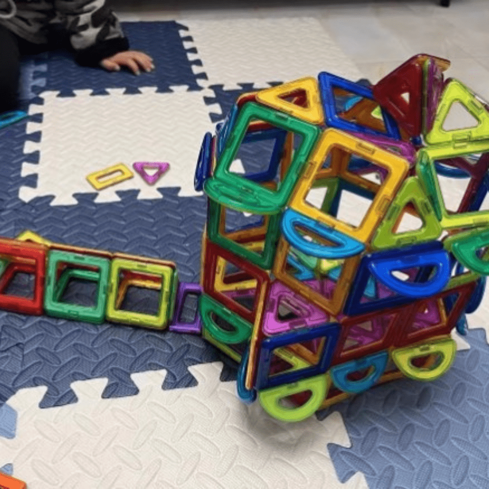 ערכת משחק מגנטים צבעוניים לבנייה ויצירה
