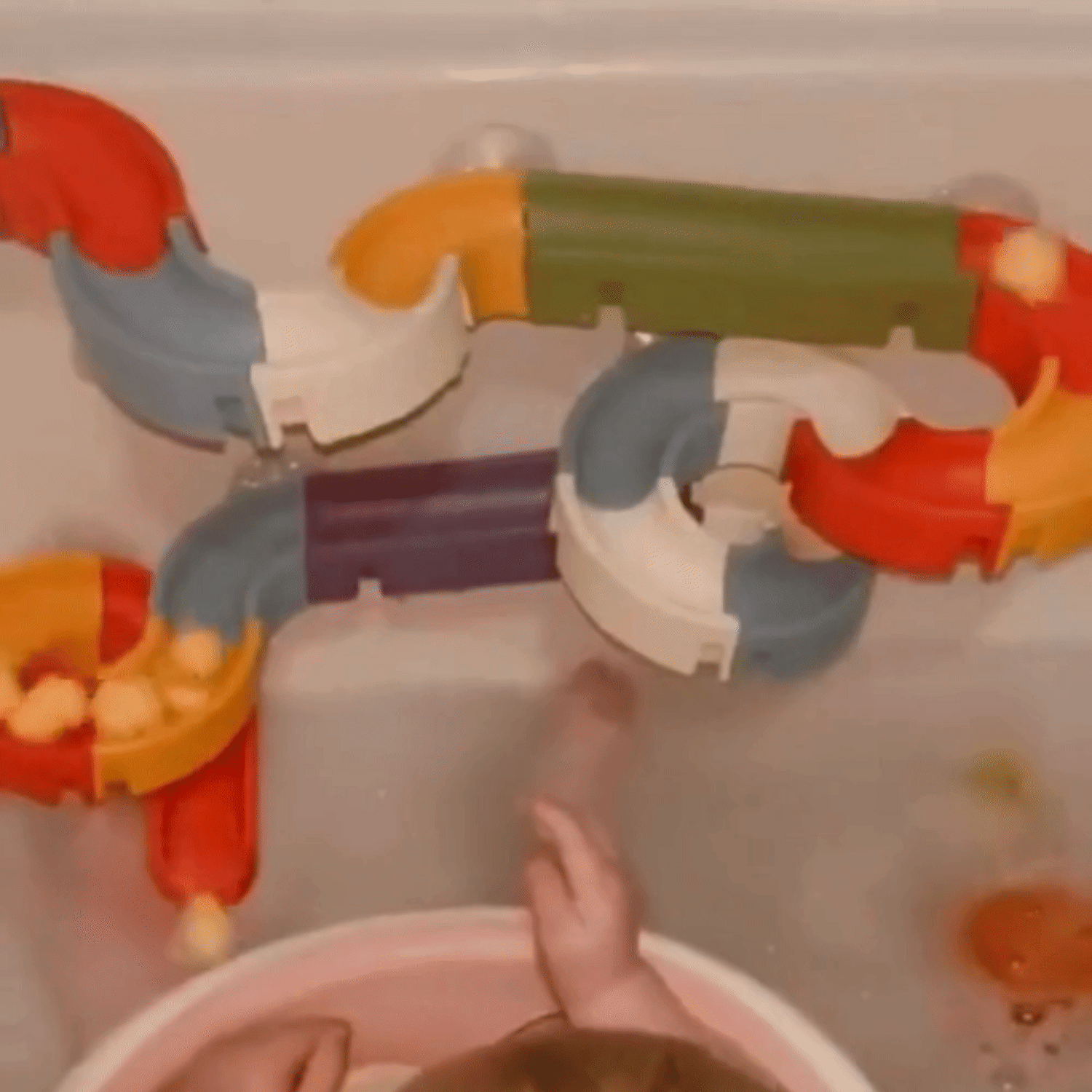 Duck Slideway Bath Toy (2).gif__PID:ed9ca35f-294b-4522-a6f2-80c893aa089f