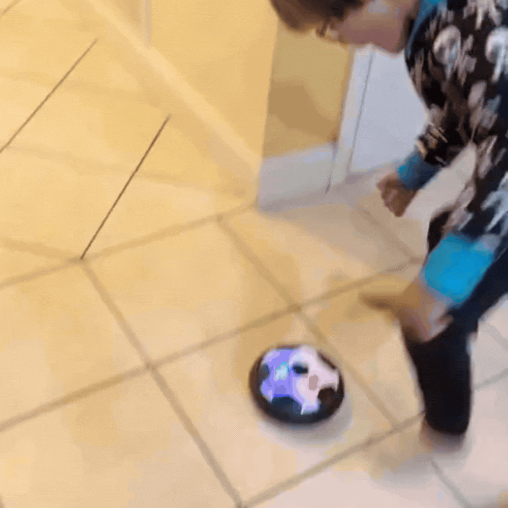 Un partido de fútbol flotante